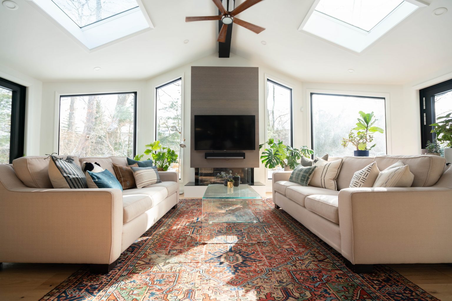 Window Upper Rug Sun-Faded Window Rugs: Reverse the Damage Before It’s Permanent - Rug Joy